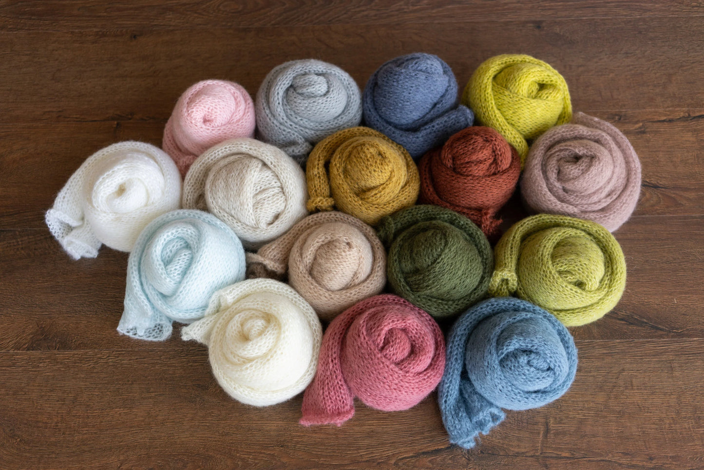 ソフトモヘア糸使用のニューボーン用おくるみ