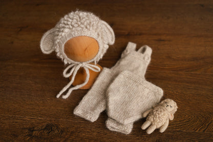 オーバーオール、ボトムス、ヒツジのぬいぐるみ、ボンネット