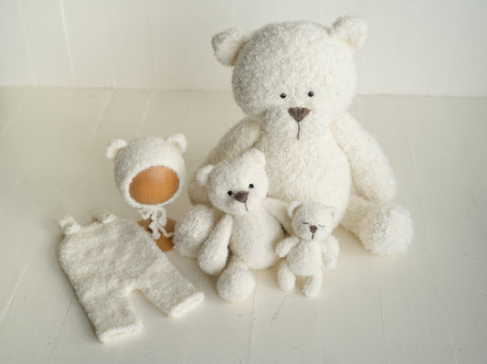 ブークレ素材のオーバーオール＆テディベアボンネット