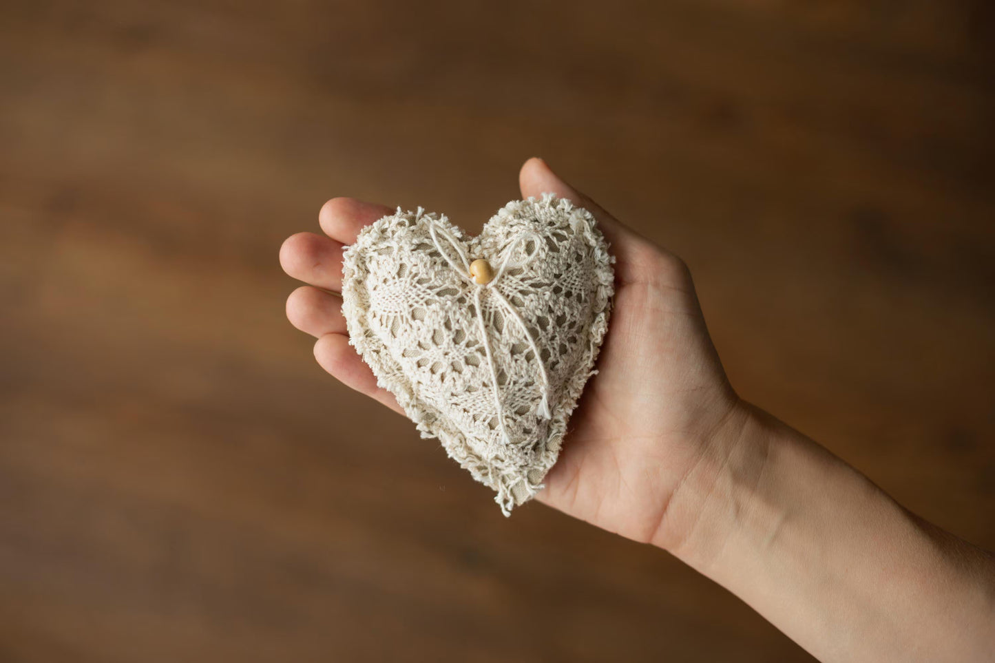 リネン生地使用のボーホー風ハートのぬいぐるみ