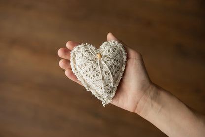 リネン生地使用のボーホー風ハートのぬいぐるみ