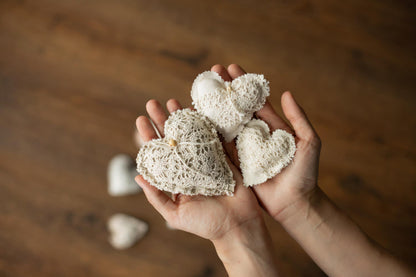 リネン生地使用のボーホー風ハートのぬいぐるみ