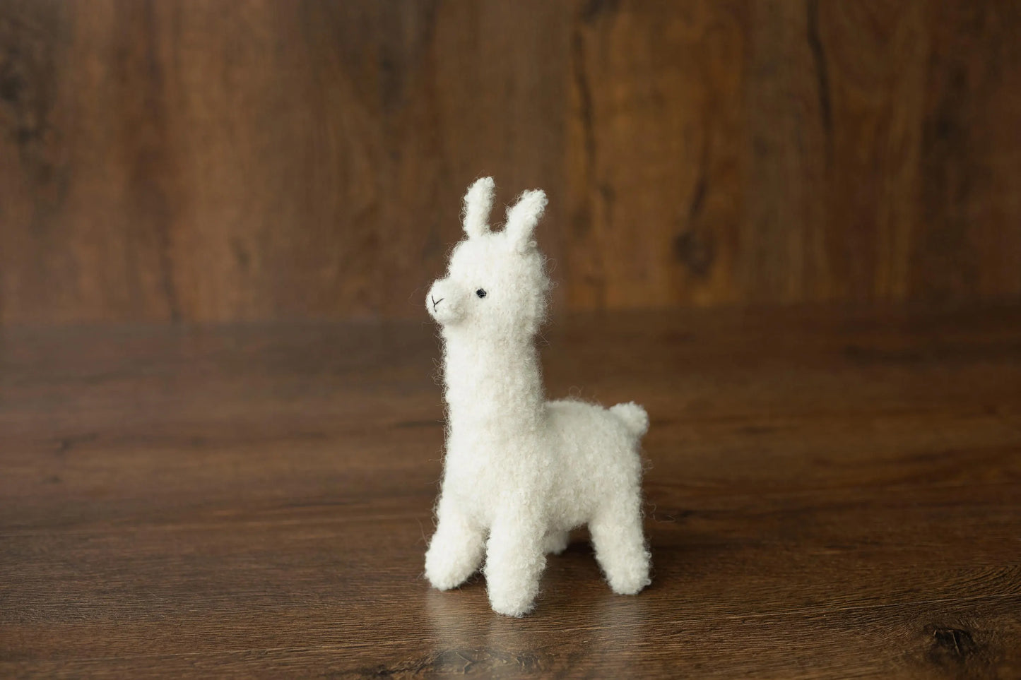 ブークレ素材のアルパカぬいぐるみ